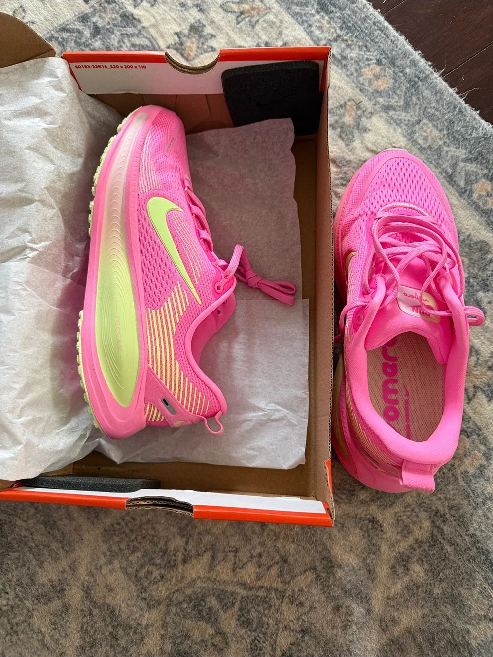 Nike Vomero 18 running shoes in Kids Hot Pink Sneakers with Lime Swoosh